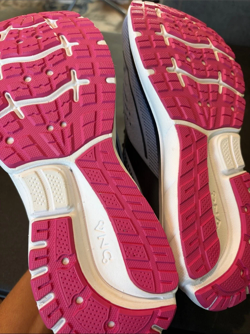 Brooks breathable light